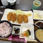 味の浜藤 食事処 - 料理写真:カキフライ