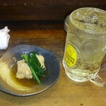 もつ焼 まるい - ・お通しと角ハイボール
