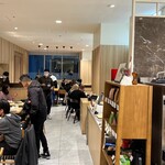 Paul Bassett - 東京もインバウンドのお客様が多く賑わいをみせる渋谷ヒカリエ。15分程並びました✩.*˚