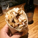 Numa Kebab - ケバブラップ（スモール￥500）。たっぷりのチキン・千切りキャベツに、沼津特産アジの干物ソース！