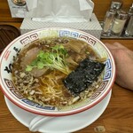 ちばき屋 - 透き通ったスープに少し油が乗る｡クドさや尖った所のない優しいスープ｡