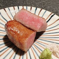 日本焼肉はせ川 別亭 銀座店 - タン元。この薄桃色を目にした隣の女子が呟きます。『えっ、エロピン・・・』