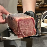 日本焼肉はせ川 別亭 銀座店 - 牛タンのタン元の断面にハートが浮かんでいる、アハッ（＾◇＾）