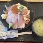 伊豆太郎 - 伊豆の地魚海鮮丼