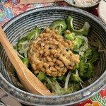 鶏と島ごはん パナリ堂 - ゴーヤ納豆サラダ