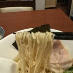 酒肴場 屯 - ツルッと滑らかな麺との相性も抜群