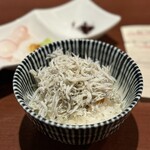 酒肴場 屯 - 釜揚げしらす