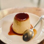 オクサワ・ファクトリー・コーヒー・アンド・ベイクス - 2023.10.  Pudding