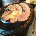 韓豚屋 - サムギョプサル焼き中