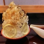 ぎおん 徳屋 - お番茶のかき氷(900円) 蜜かけ後