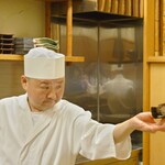 寿司 松岡 - 大将さんから手渡しで鯖の鮨を頂けた
      （撮影許可はもらっています）