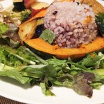 Vegetable Kitchen Uuma - 16穀米のベジ盛りチキンプレート
