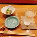 小判寿司 - 日本酒(何か忘れた)
      ただ、辛味が強すぎなくて飲みやすい
      板場の若のセンスが光る