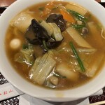 四川料理 龍の子 - あんかけ五目そば。寒い冬にぴったり!私はお肉が苦手なので、いつも肉抜きで作ってもらいます。