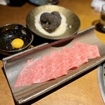 蕃 YORONIKU - 特撰部位：ザブトンすき焼きトリュフ添え