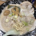 屋台ラーメン とんこつ貴生 - 煮卵はトロトロ