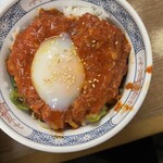 屋台ラーメン とんこつ貴生 - タレは縁にも付いてる。