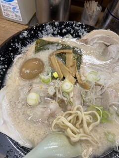 Yatai Ramen Tonkotsu Takao - 海苔も健在。