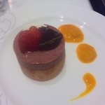 ダークチェリーとチョコレートのケーキ