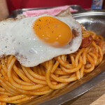 スパゲッティーのパンチョ - ナポリタン+目玉焼き
