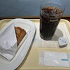 ドトールコーヒーショップ - ごろっとりんごのアップルパイとアイスコーヒーSサイズです。（2023年12月）