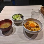 Bistro ココッと - アツアツスープにアツアツ親子丼