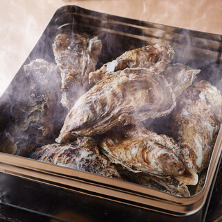 The "Gan Gan Steamed Oyster" are a must-try, with their rich flavor and plump texture.