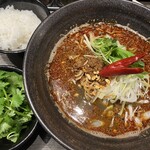香氣 四川麺条 - 烈炎黒胡麻担担麺（ちぢれ麺）（トッピングにパクチー）（ランチライス）