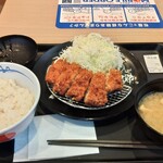 松のや - チキンかつ定食  690円(税込)