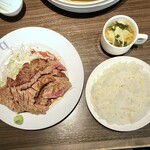 キャトルラパン - ステーキランチ 400g 山葵醤油 ライス大盛り 全貌