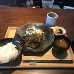 平河町かなや - 日替り御膳：和牛焼肉、野菜小鉢、ご飯、味噌汁、お新香付き