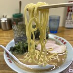 ラーメン六角家 - 麺