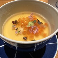 ふぐ倶楽部miyawaki 別邸 - てっぴも入った彩鮮やかな冷静茶碗蒸し。いくらが嬉しい。うま〜。