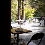 丸山珈琲  - 店内から見たテラス