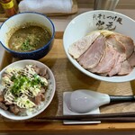 煮干しつけ麺 宮元 - チャーシュー極濃煮干しつけ麺 1500円、中盛(250g) ＋100円、吊るし焼きチャーシュー丼 350円