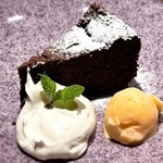 RESTAURANT L’ESPRIT DE CHEVALIER - Dessert　ガトーショコラとアイス