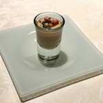 RESTAURANT L’ESPRIT DE CHEVALIER - Amuse 茸のフラン