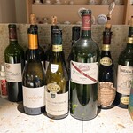 RESTAURANT L’ESPRIT DE CHEVALIER - ワインボトル群