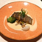 RESTAURANT L’ESPRIT DE CHEVALIER - コショウダイのポワレ ヴェルモットクリーム、エリンギと長ネギのソテー