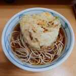 加賀 - かき揚げそば、550円。