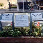 加賀 - お店の真ん前には"オペラ通り"の記念プレートが設置されています。