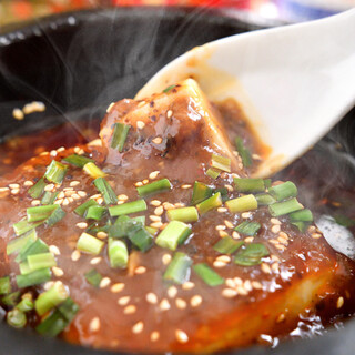 使用正宗中国最高级香辛料的石锅麻婆豆腐