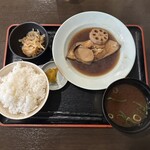 海鮮屋台　新鮮組 - 日替わり煮魚ランチ(カレイ 650円)