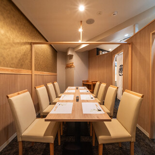 [Private room] We have private rooms that can accommodate 3 to 10 people.