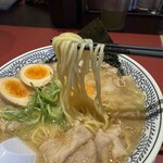 Marugen Ramen - やや細めの中太麺