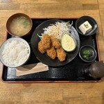 梅田大衆酒場 H - カキフライ定食(880円)