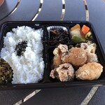 唐揚げ&惣菜 Sakura - 料理写真:唐揚げ弁当700円