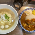 ヌードル＆スパイスカレー 今日の1番 - 朝限定セット ¥1,000-(税込)
      朝かけ(煮干しソバ)＋本日のカレー(ポークカレー)