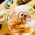 Maru san - お刺身盛り合わせ  食べかけの白子ポン酢