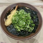 蕎麦屋のサンジ - わかめそばトッピング海老天 ※ネギ多め